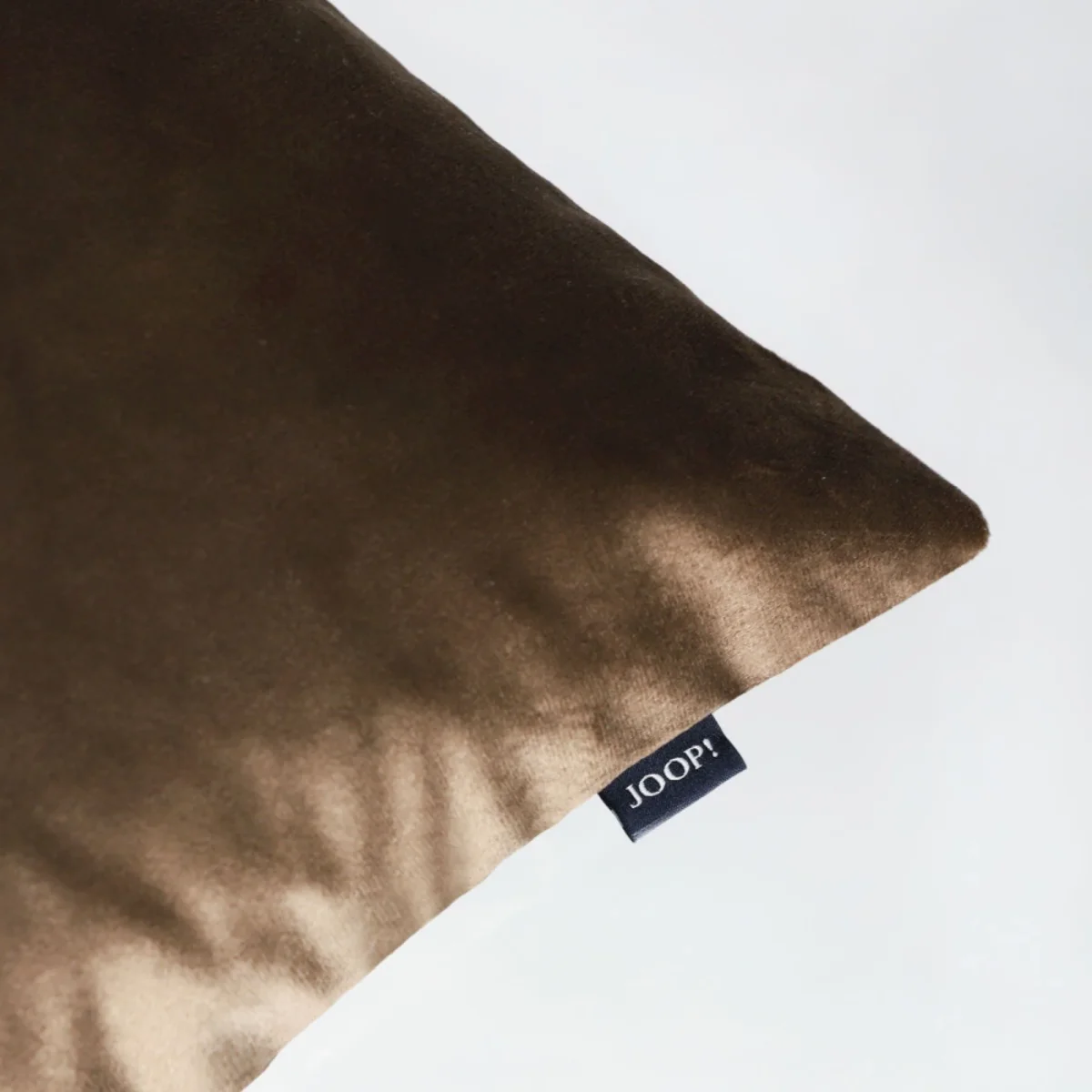 JOOP! Kissenhülle Soft Cornflower Micro-Velvet mit Kornblumen-Prägung – Bild 5